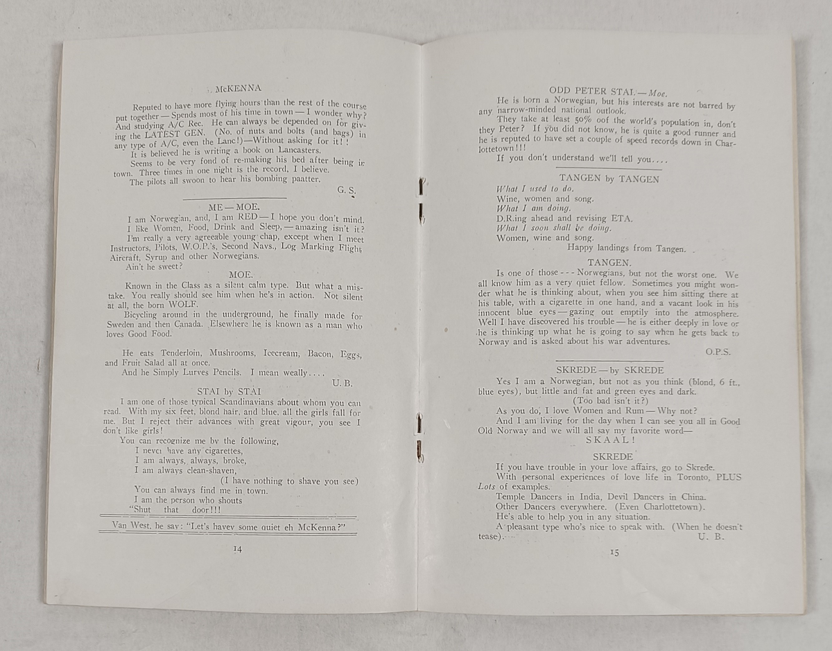 Flere militære dokumenter fra hans tjeneste, 12 stk. Blant annet hilsen fra kong Haakon, gradueringsprogram og program for gudstjeneste.