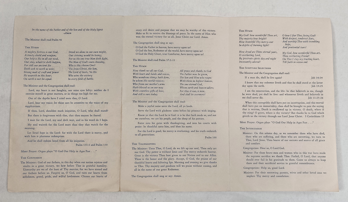 Flere militære dokumenter fra hans tjeneste, 12 stk. Blant annet hilsen fra kong Haakon, gradueringsprogram og program for gudstjeneste.