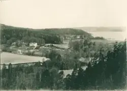 Utsikt från Korpberget söder om Emaus mot Kristinedal till v