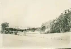Höjentorp i vinterskrud 
Stämplad i högra hörnet med Maria L