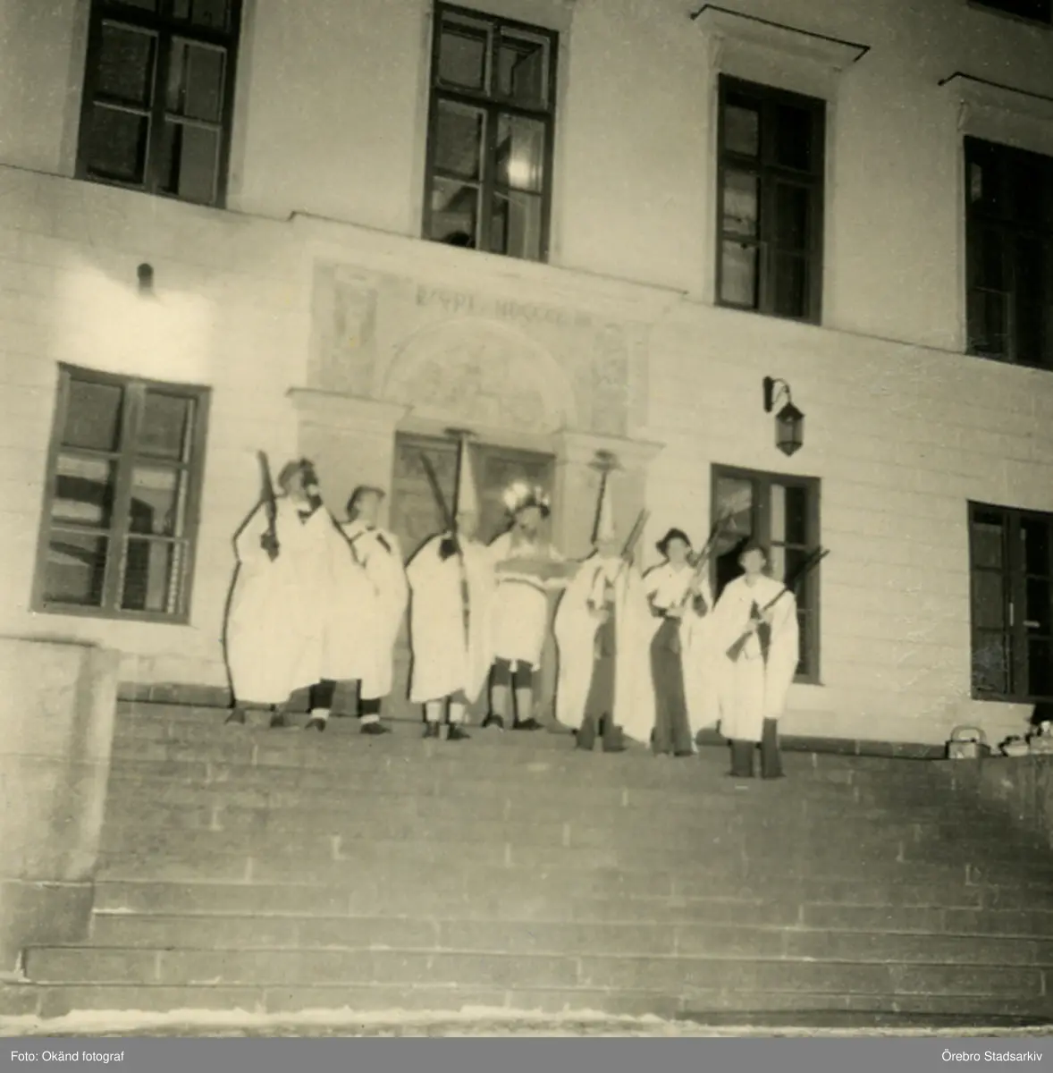 Lucia med tärnor
