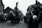 Firande av Barnens Dag i Kalmar 1935.
Larmgatan. Till vänster kvarteret Kopparslagaren, till höger 