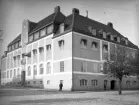 Post- och Riksbankshuset i hörnet Storgatan - Linnégatan. Ca. 1920