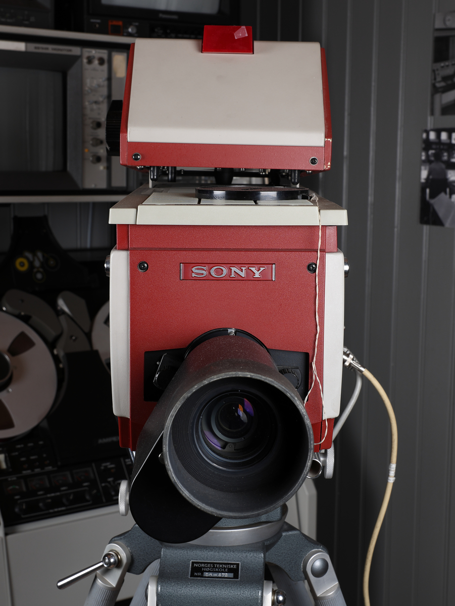 Sony Trinicom Colour Camera Modell DXC-1200P kamera, Canon TV Zoom Lens V6X 18MS 18-108mm objektiv og Max Killi stativ