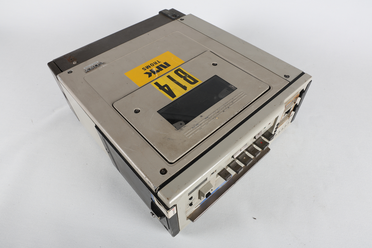 Sony BVP-110P Videocassette Recorder