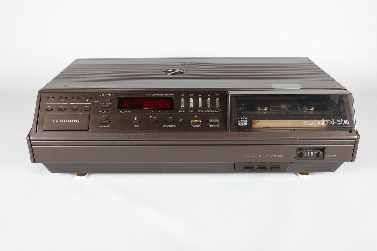 Grundig System 2000 Video 2x4 Best. Nr. 770 videoopptaker med instruksjonsbok
Instruksjonsboken har nummer NRFM.00144.001