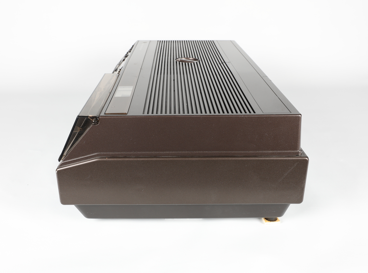 Grundig System 2000 Video 2x4 Best. Nr. 770 videoopptaker med instruksjonsbok
Instruksjonsboken har nummer NRFM.00144.001