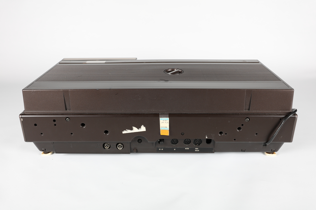 Grundig System 2000 Video 2x4 Best. Nr. 770 videoopptaker med instruksjonsbok
Instruksjonsboken har nummer NRFM.00144.001