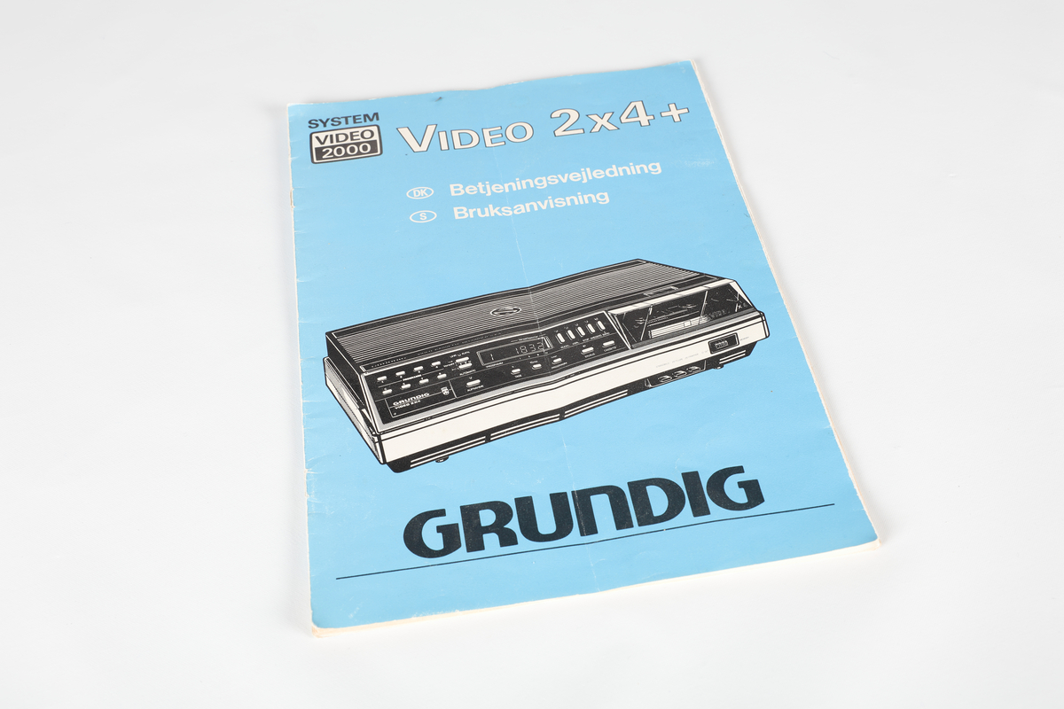 Grundig System 2000 Video 2x4 Best. Nr. 770 videoopptaker med instruksjonsbok
Instruksjonsboken har nummer NRFM.00144.001