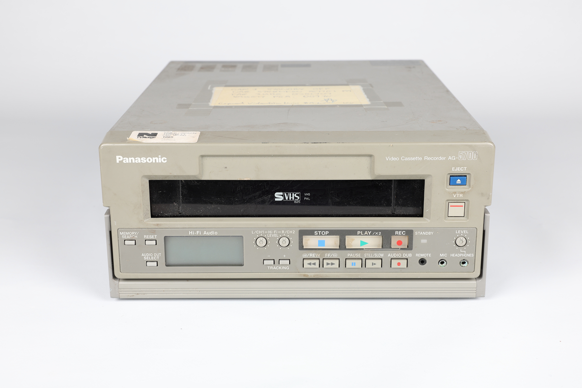 Hitachi VT-7000E Portable Videocassette Recorder