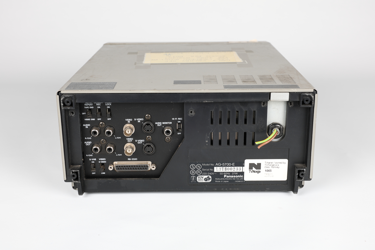 Hitachi VT-7000E Portable Videocassette Recorder