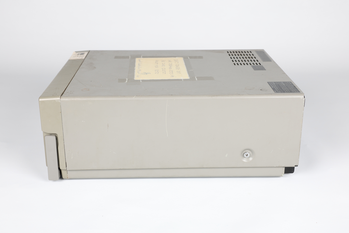 Hitachi VT-7000E Portable Videocassette Recorder
