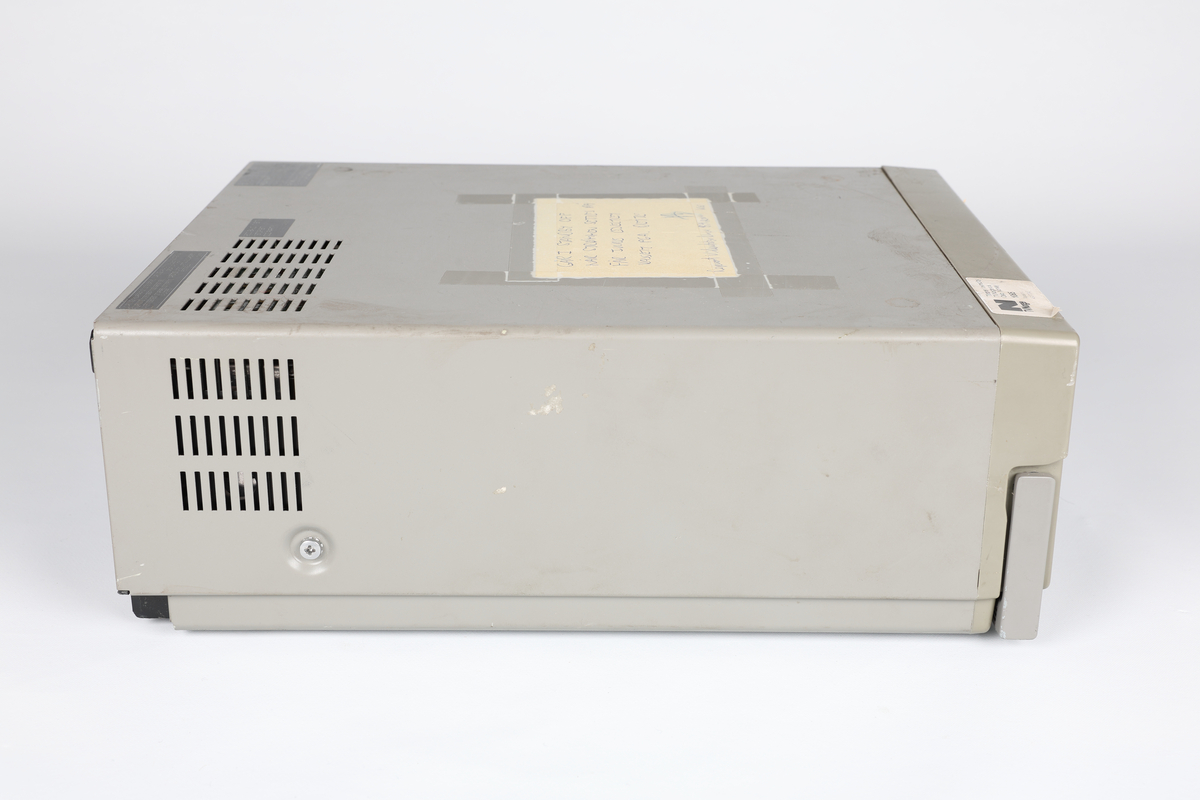Hitachi VT-7000E Portable Videocassette Recorder