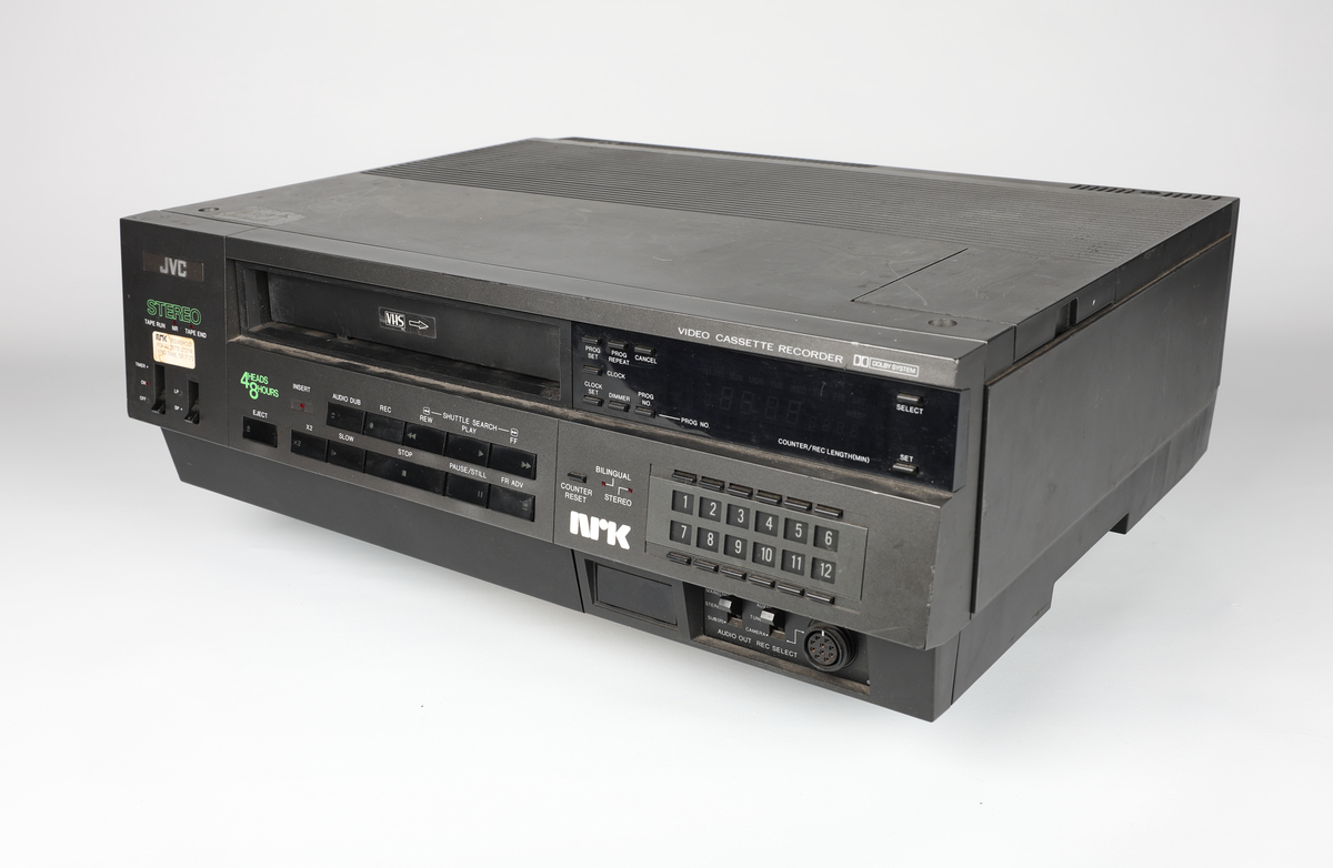 JVC HR-7655EG Video Cassette Recorder

Tilhørende gjenstand:
NRFM. 00164.001 Videokassett Toy Story 2
