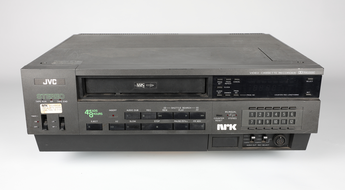 JVC HR-7655EG Video Cassette Recorder

Tilhørende gjenstand:
NRFM. 00164.001 Videokassett Toy Story 2
