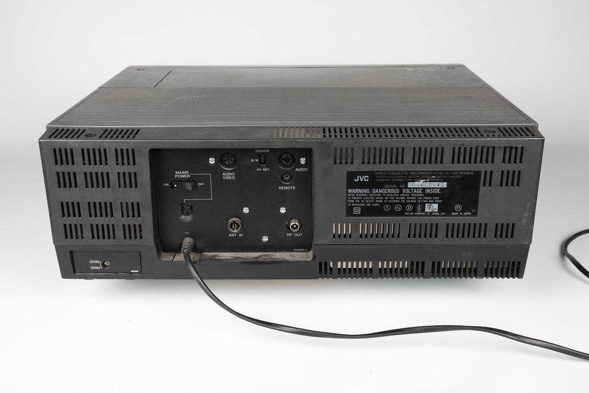 JVC HR-7655EG Video Cassette Recorder

Tilhørende gjenstand:
NRFM. 00164.001 Videokassett Toy Story 2
