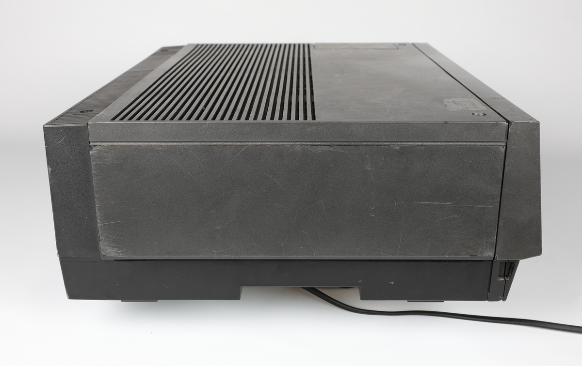 JVC HR-7655EG Video Cassette Recorder

Tilhørende gjenstand:
NRFM. 00164.001 Videokassett Toy Story 2
