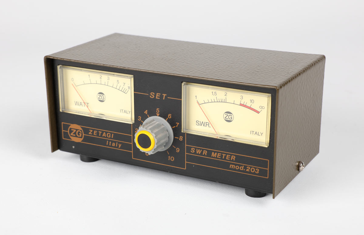 Philips PM 5515-TN colour tv pattern generator. 
Test og måleinstrument som brukes til å generere testmønstre og og signaler for farge- tv
kalibrering av tv apparater og testing av videoutstyr for å sikre best mulig signal.

Tillegsutstyr : 1.  Pal pattern generator leader LCG-412C. NRFM.00185.001  
                               brukes til kamerainnstillinger / justering / kalibrering   
                        
                          2. Panasonic auto set up kit. NRFM.00185.002

                          3. Wattmeter. NRFM.00185.003
