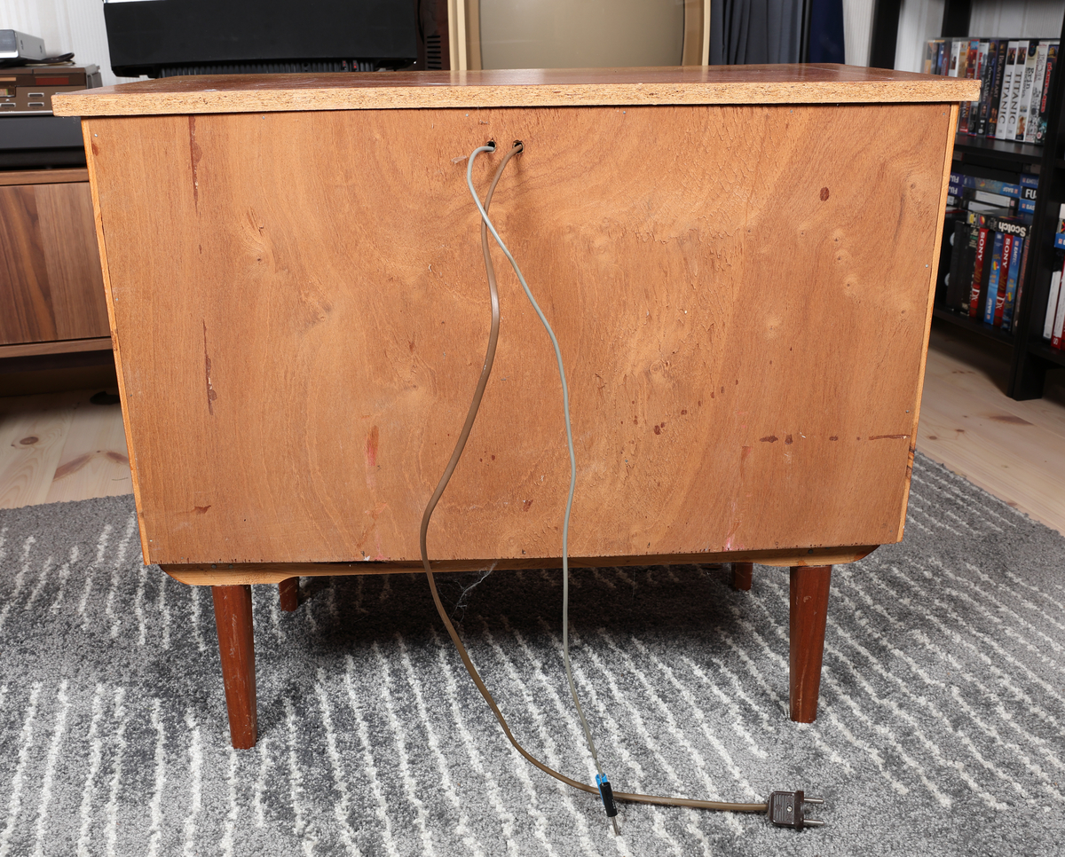 RT Verken RTW77A platespiller i kabinett







