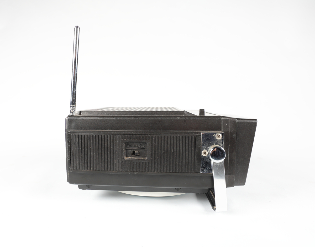 Crown 5TV-524R Bærbar TV/AM-FM 2 band radio




