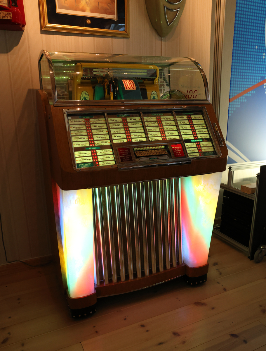 Seeburg Select-O-Matic 100 jukebox

