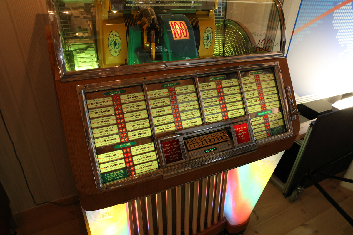 Seeburg Select-O-Matic 100 jukebox

