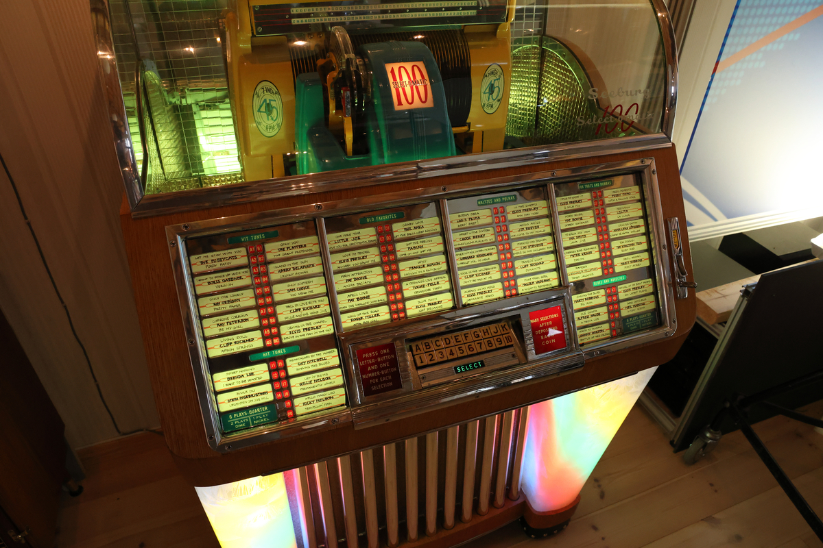 Seeburg Select-O-Matic 100 jukebox


