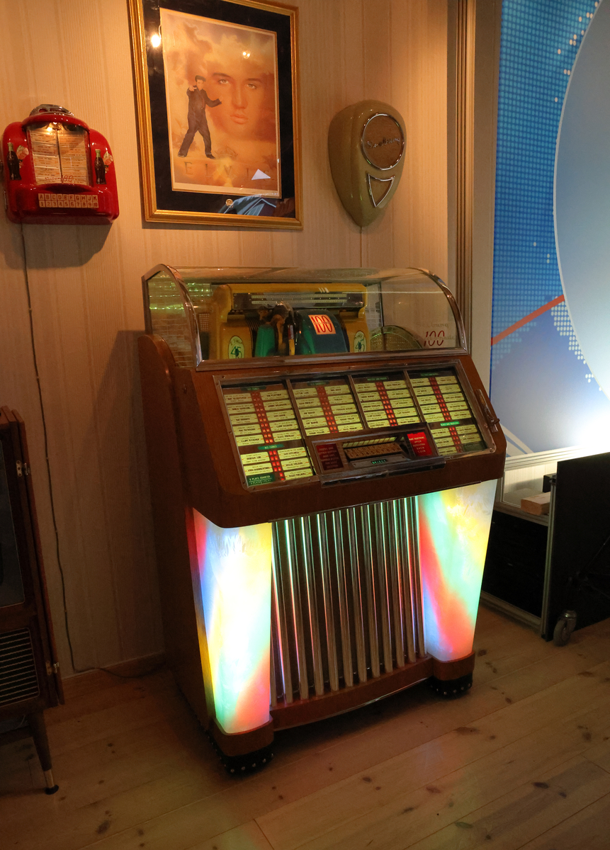 Seeburg Select-O-Matic 100 jukebox

