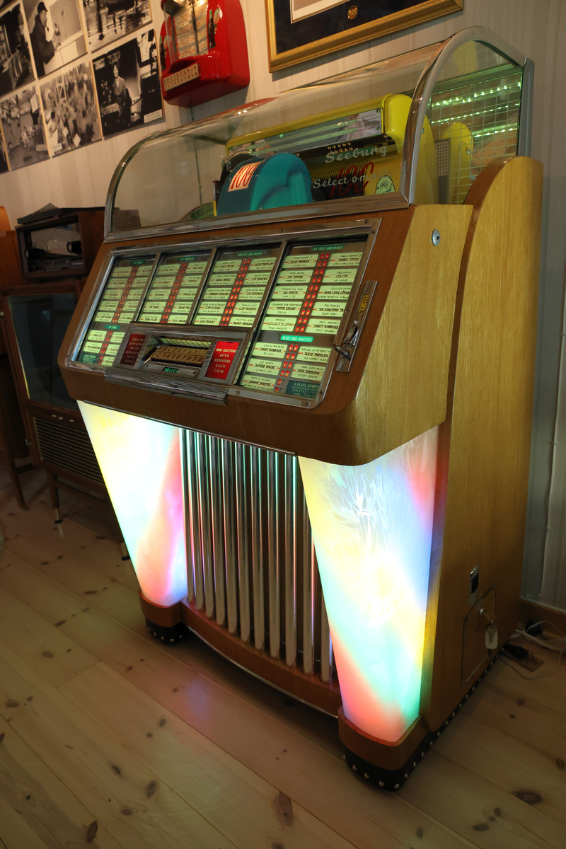 Seeburg Select-O-Matic 100 jukebox

