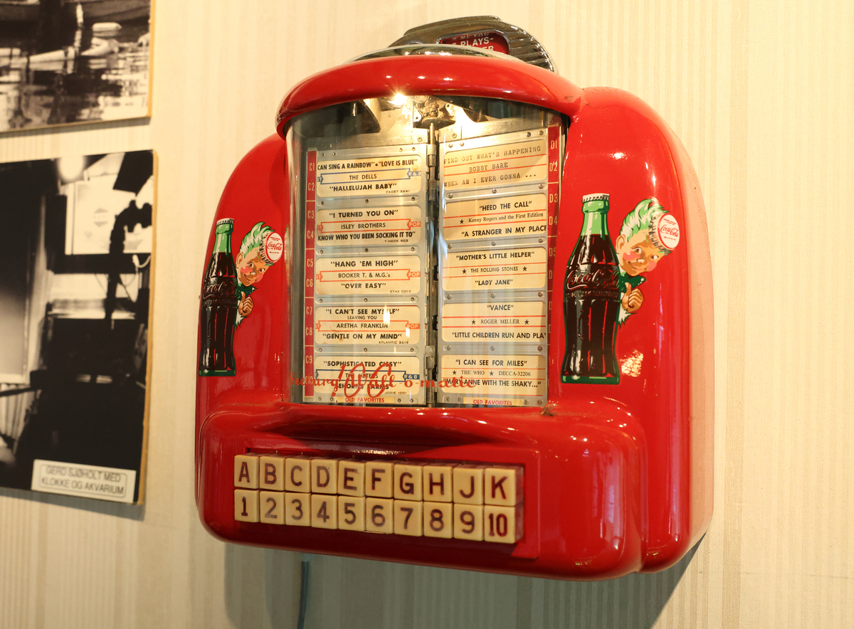 Seeburg Select-O-Matic 100 jukebox

