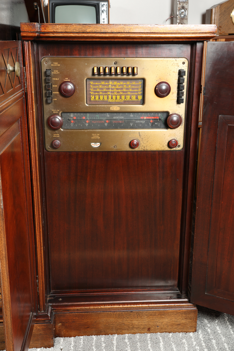 Westminster Teleset RA-101A1 Kabinett med TV, radio og platespiller


