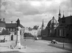 Klassisk Stockholmsvy där vidare beskrivning lämnas betraktaren. Bilden är odaterad men tillkom sannolikt i senare delen av fotografen A C Hultgrens tjänst vid Nordiska museet och Livrustkammaren åren 1906-1912.