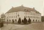 Posthuset, Uddevalla.
Huset stod klart 1917. 
Stämplad i högra hörnet: Maria Lundbäck Uddevalla. 1917.