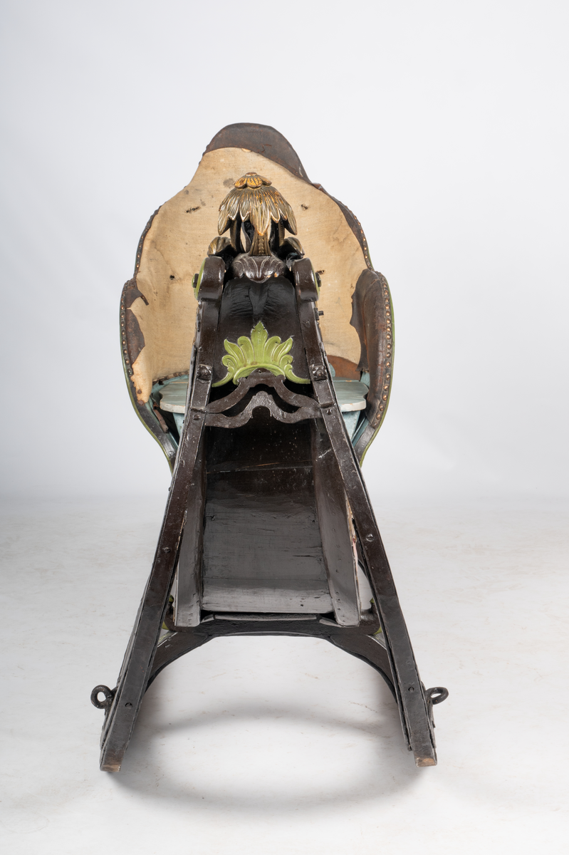 Spisslede med sledeskrin.Slede, spisslede m. skrin.