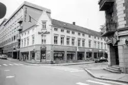 Hamar, Torggata 21, Kiosk til L. Ormsrud, bygård, Hotel Asto