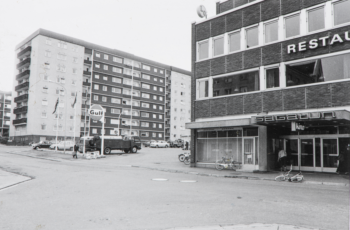 Hamar, Torggata 91, Fokets Hus med Sagatun Kino, Gulf Bensinstasjon i Torggata 95, boligblokk i Morteruds gate ,