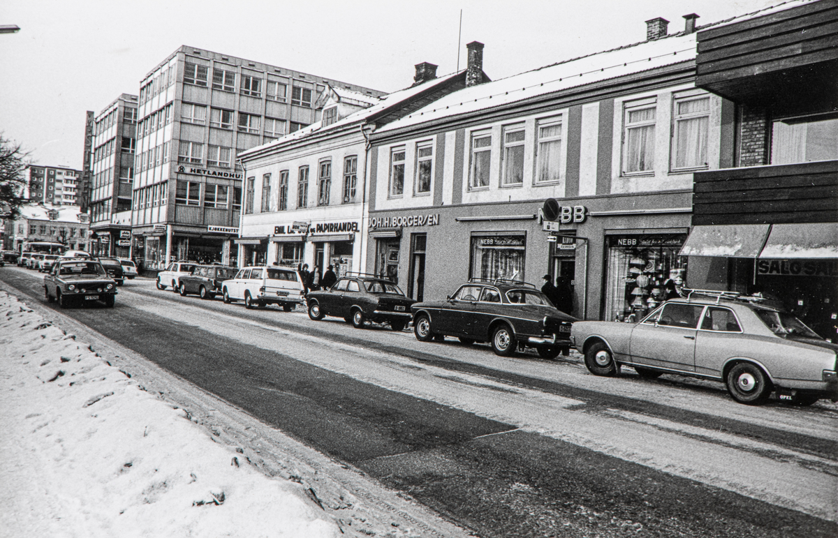 Hamar, Strandgata 63, Casa Blanca, Emil Lies Bok og Papirhandel, Joh. H. Borgersen og NEBB