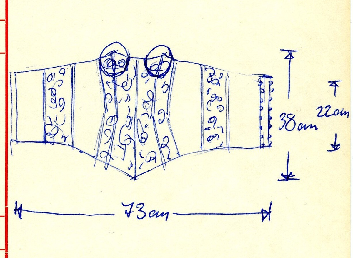 Brystholder av blondestrikk, med spiler. Både korsettspiler og cup-spiler. Lang form. Lukkes bak med hekter.