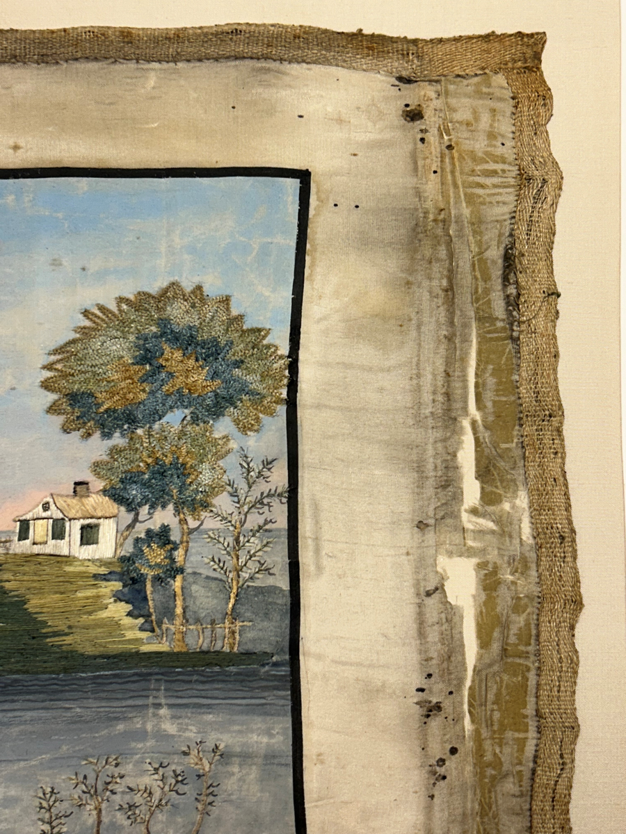 Landskapsmotiv föreställande en strand vid en sjö med till en viss del bebyggda öar.