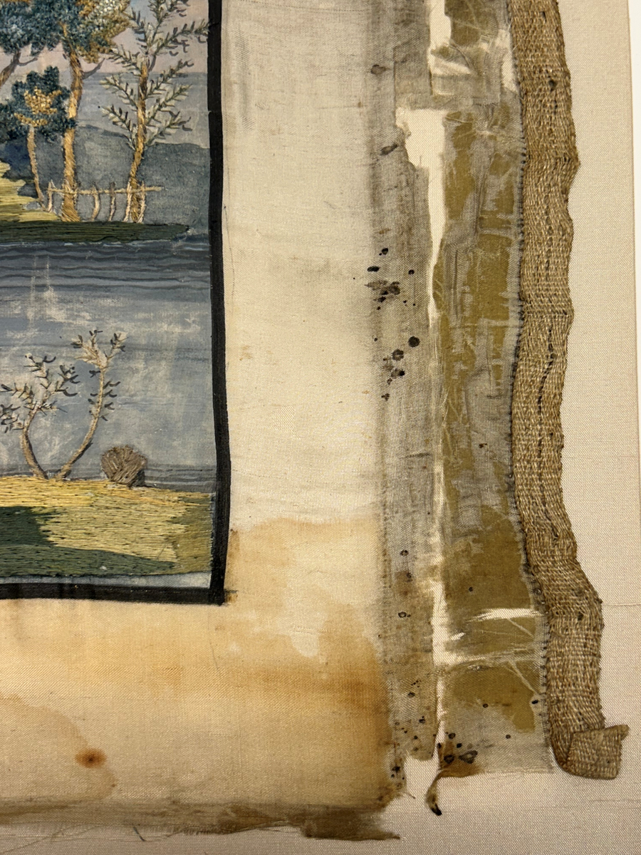 Landskapsmotiv föreställande en strand vid en sjö med till en viss del bebyggda öar.