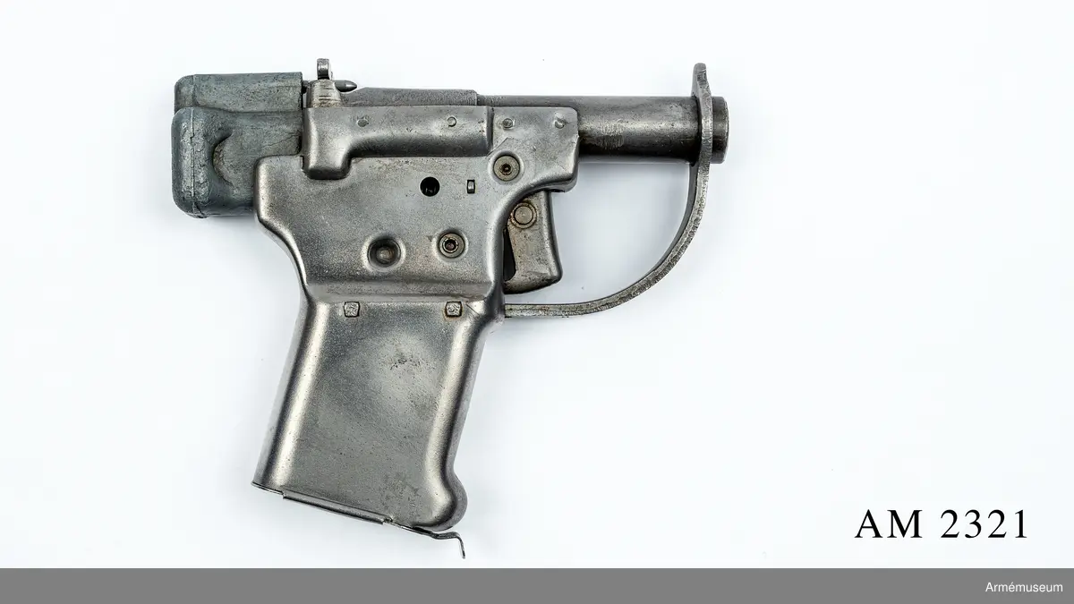 Enkelskotts med förvaring av tio patroner i utrymmet i kolven. Kaliber 45 (11,5 mm). Skjuter patron .45 ACP, lyspatron av samma typ samt en  speciell "survival" round (hagelpatron) för jakt.