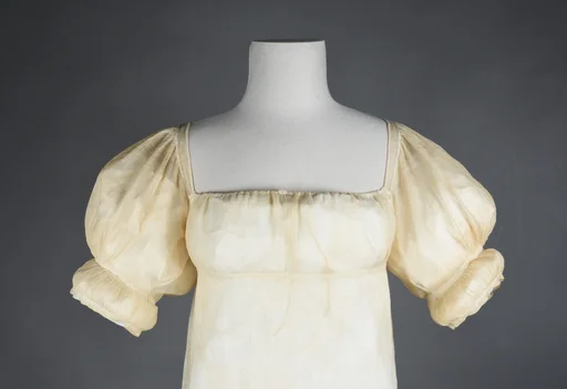 En empirekjole fra det Gamle Bergen