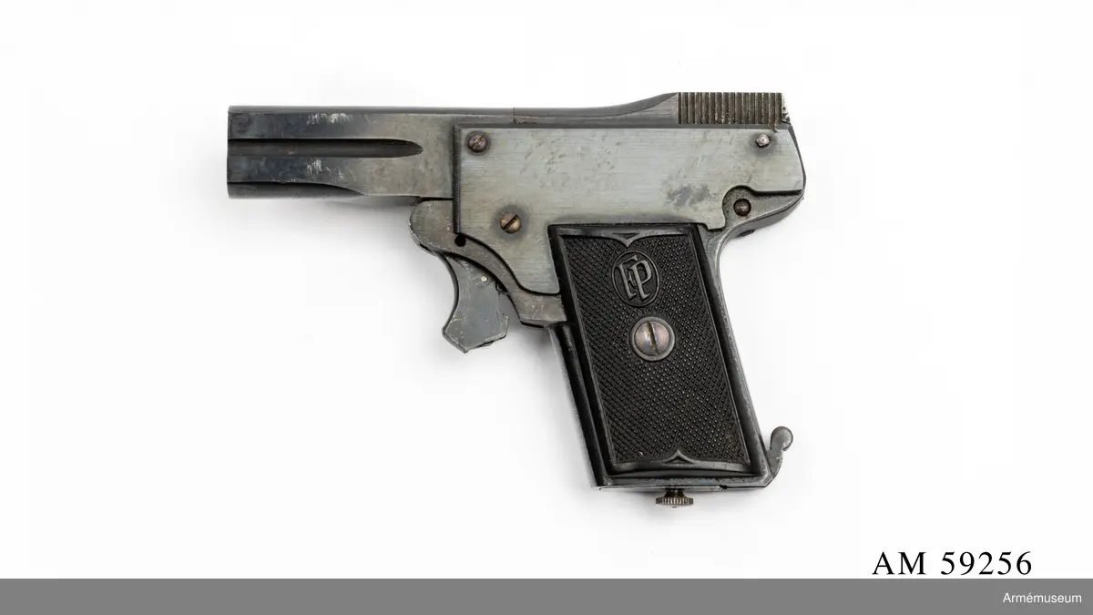 Grupp E III.
Miniatyrpistol. Världens minsta automatpistol, kallad Kolibri. 