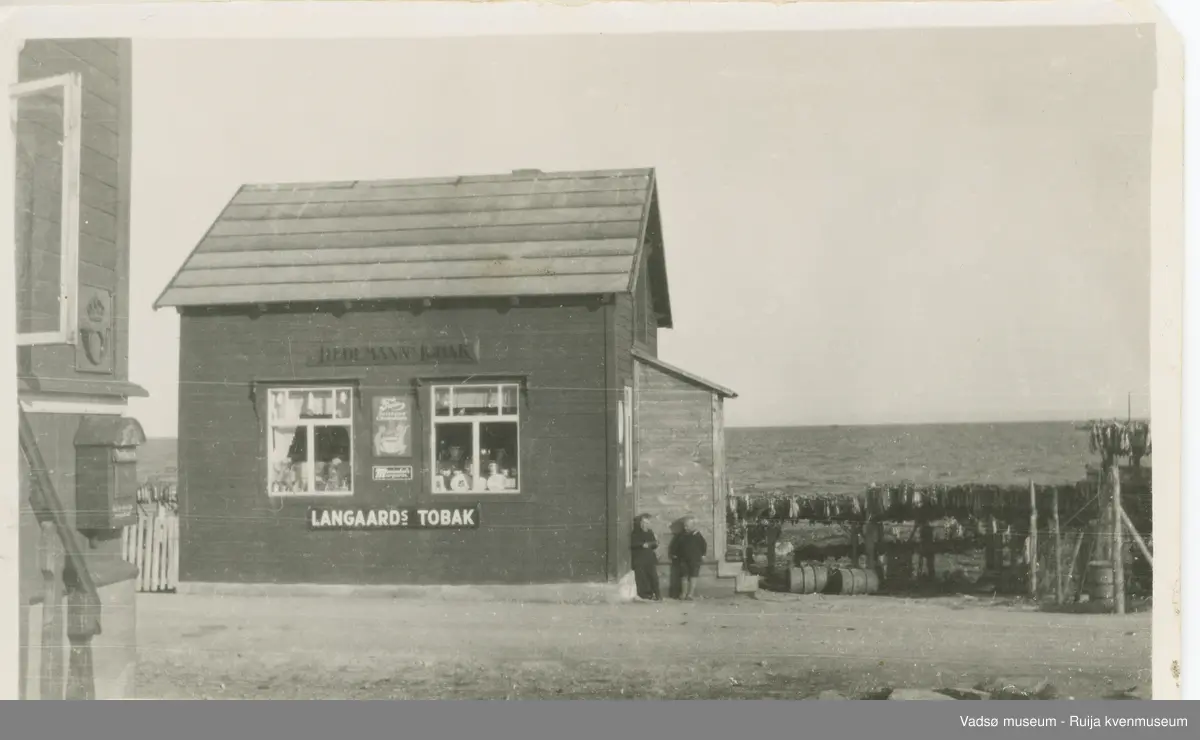 Butikken på Krampenes. Første del som ble bygget i 1928