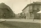 Norra Drottninggatan, Uddevalla. 
Stämplad i vänstra hörnet: Maria Lundbäck Uddevalla. 1912.