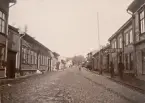 Drottninggatan, Uddevalla. 
Stämplad i vänstra hörnet: 1902.