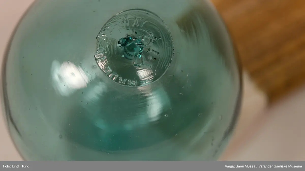 Sjøgrønn glassblåse.