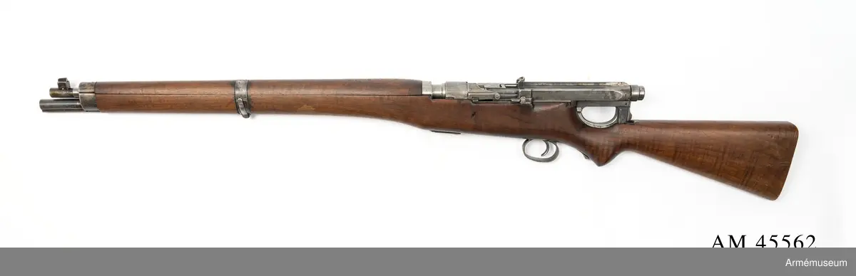 Grupp E IV.

Tillverkat i Sverige 1916 för norskt kapital. "Modellen var forarbeidet for norsk arméamunisjon, men er senare omarbeidet til engelsk ditto."

Finns inga andra exemplar kvar i Norge då de vapen som tidigare fanns blev förstörda i och med bombningarna av Voss 9 april 1940.
