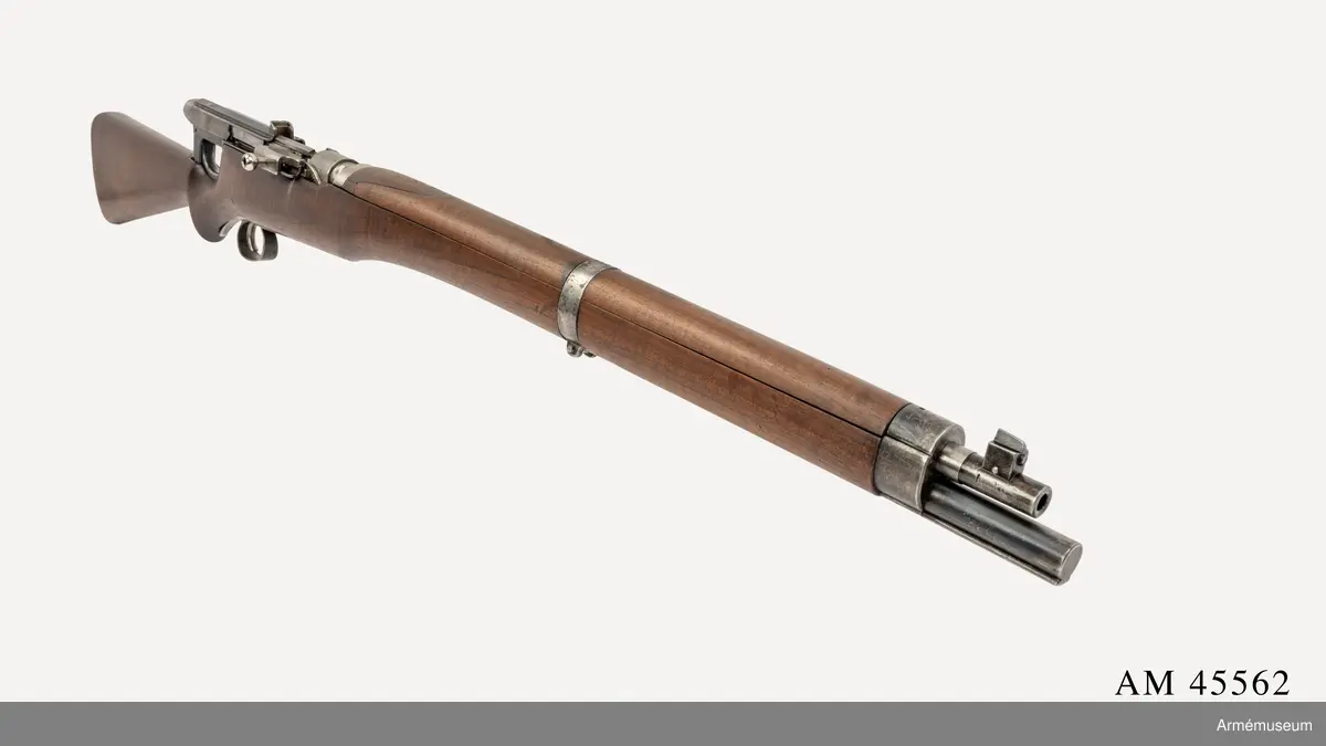 Grupp E IV.

Tillverkat i Sverige 1916 för norskt kapital. "Modellen var forarbeidet for norsk arméamunisjon, men er senare omarbeidet til engelsk ditto."

Finns inga andra exemplar kvar i Norge då de vapen som tidigare fanns blev förstörda i och med bombningarna av Voss 9 april 1940.
