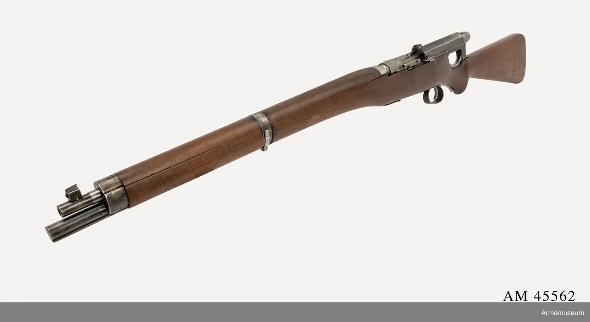 Grupp E IV.

Tillverkat i Sverige 1916 för norskt kapital. "Modellen var forarbeidet for norsk arméamunisjon, men er senare omarbeidet til engelsk ditto."

Finns inga andra exemplar kvar i Norge då de vapen som tidigare fanns blev förstörda i och med bombningarna av Voss 9 april 1940.